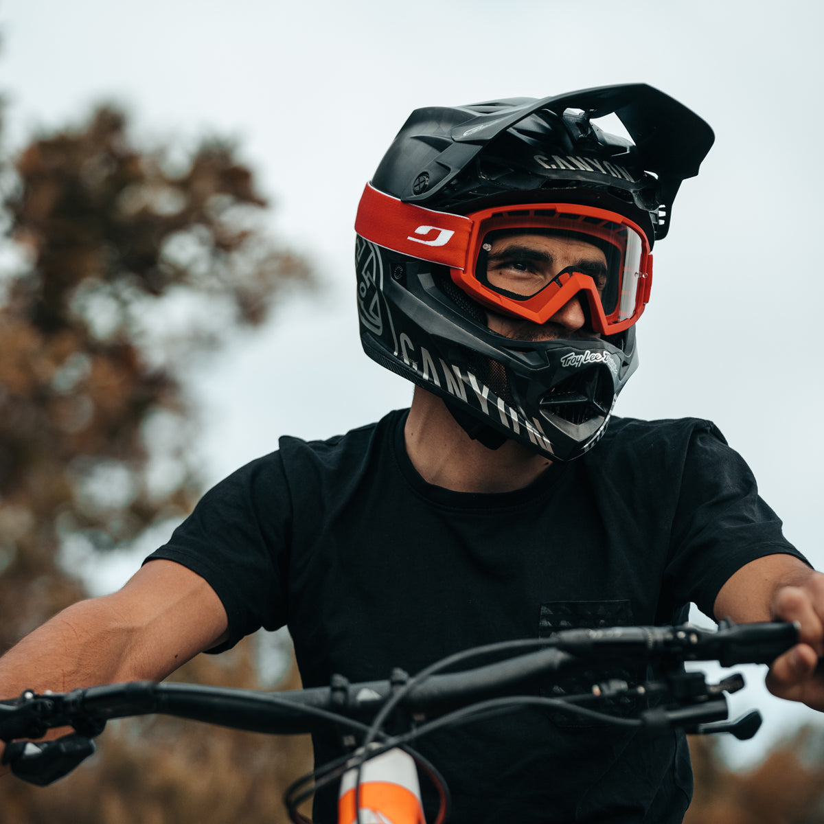 Julbo SESSION MTB Goggle J76800130 in Red Colour with a SPECTRON 0 lens